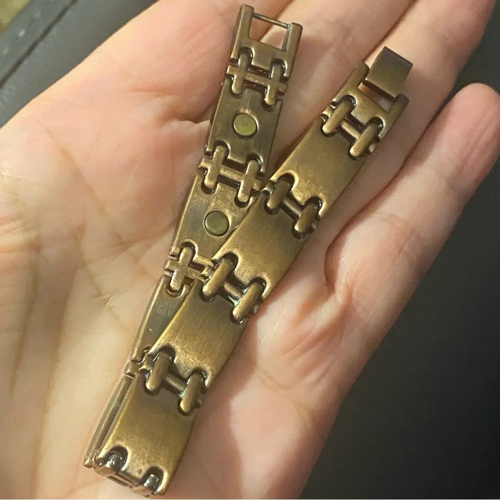Elegant Copper Tone Metal Magnetic Hourglass-Shaped Link Design Bracelet
